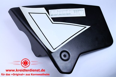 Seitenverkleidung links mit Aufkleber